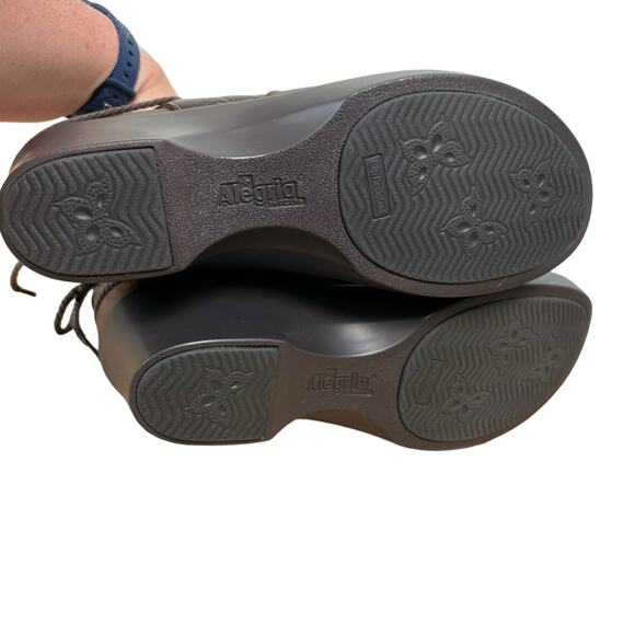 Alegria Stevee Cute Stuff Cocoa Leather Bootie Eur 38 US 8/8.5 Embossed Floral - Picture 7 of 11